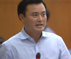 Video: Giám đốc Sở GTVT nói nguyên nhân đường Sài Gòn mới làm đã xuống cấp