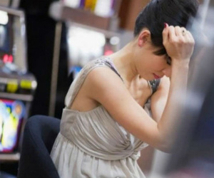 'Chết đứng' khi chứng kiến vợ vào khách sạn với anh rể