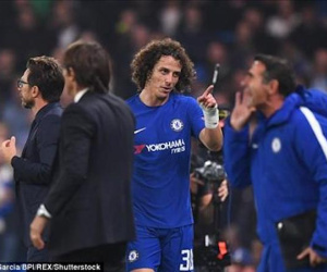 Conte ngầm thừa nhận David Luiz không còn đường sống ở Chelsea