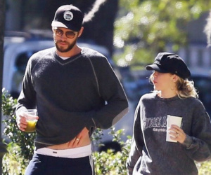 Miley Cyrus và Liam Hemsworth đã cưới bí mật từ 6 tháng trước?