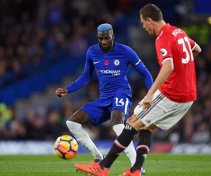 Neville: 'Man Utd bị giết chết từ tuyến tiền vệ'
