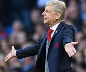 Wenger: 'Sterling ăn vạ giỏi, trình độ trọng tài đi xuống'