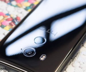 HTC sắp ra mắt phablet mới giá chỉ 400 USD