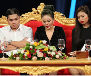 Sao Việt nói gì khi danh hài Duy Phương bị Lê Giang 'tố' đánh đập, ném từ cầu thang xuống đất?