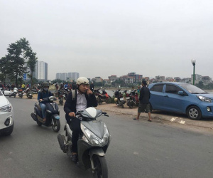 Hà Nội: Bàng hoàng phát hiện thi thể người đàn ông nổi trên hồ Định Công