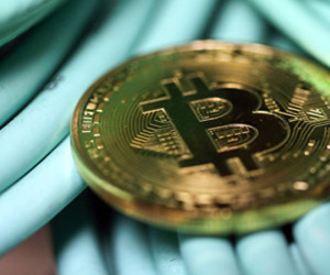 'Cơn điên' của Bitcoin: Nửa ngày tăng 1.000 USD