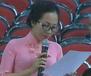 Nữ đại biểu đọc thơ chất vấn giám đốc sở về nạn 'cát tặc'
