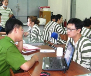 Nghe điện thoại xong, mất gần 1,2 tỉ