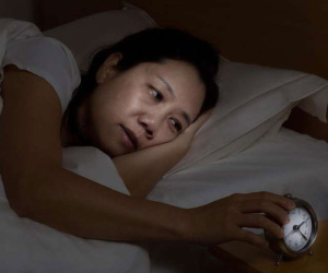 Thiếu ngủ gây hại cho thần kinh ngang uống rượu