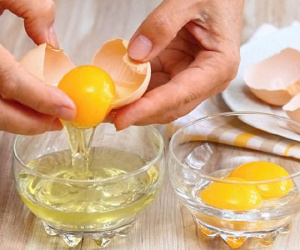 Vì sao không nên ăn trứng sống?