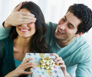Đàn ông muốn cuộc đời 'nở hoa' thì cứ chiều người phụ nữ của mình theo cách này