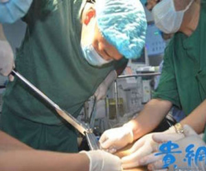 Thiếu niên nhập viện do đeo nhẫn cho 'cậu nhỏ'