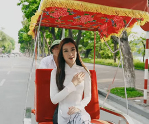 Video: Đỗ Mỹ Linh giới thiệu bản thân bằng tiếng Anh tại Miss World