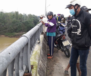 Bỏ lại xe đạp trên cầu, một học sinh lớp 11 nhảy sông tự tử
