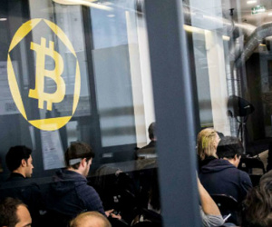 Vì sao Bitcoin chưa dừng 'cơn điên'?