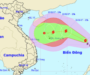 Bão số 13 bất ngờ 'bẻ lái' hướng thẳng vào miền Trung