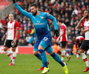 Giroud cứu Arsenal thoát thua trước Southampton