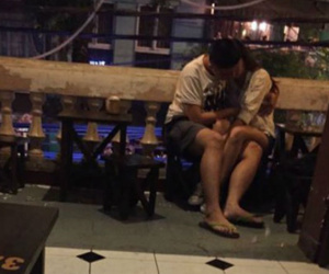 Yêu nơi công cộng: 'Vứt' sĩ diện thể hiện tình cảm đến mức lố lăng!