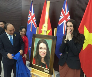 Món quà Thủ tướng Nguyễn Xuân Phúc tặng Thủ tướng New Zealand