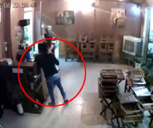 Clip: Đôi nam nữ dàn cảnh 'nẫng' điện thoại tại quán cà phê