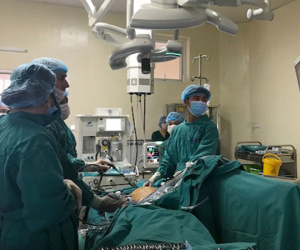 Sụt cân đột ngột, đi ngoài ra máu dễ mắc ung thư đại tràng