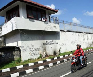 Tù nhân Mỹ cắt mái nhà tù vượt ngục ở đảo Bali