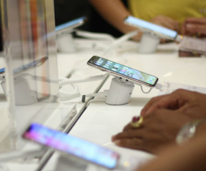 iPhone X giảm hơn 20 triệu: Ế hàng xách tay, hết trò làm giá