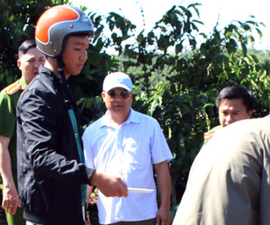 Thanh niên đâm chết người vì bị pha đèn xe vào mặt
