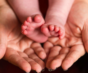 Vì sao mẹ nên ngủ chung với bé đến 3 tuổi?