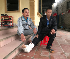 Vụ bố bị con trai đánh bầm dập, gãy xương sườn: Định mang xăng đốt bố?