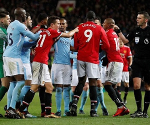 Wenger 'bênh' Mourinho trong vụ ẩu đả ở Old Trafford