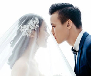 Ảnh cưới ngọt ngào của cầu thủ Quế Ngọc Hải và hoa khôi ĐH Vinh