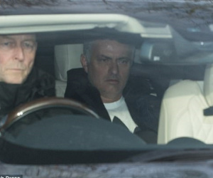 Thầy trò Mourinho ủ rũ đến sân tập sau thất bại ở derby