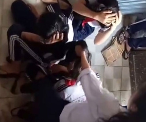 Có 9 học sinh tham gia quay clip 'nữ sinh đánh bạn dã man'