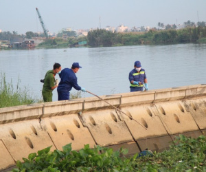 Điều tra vụ xác chết nam thanh niên trôi trên sông Sài Gòn