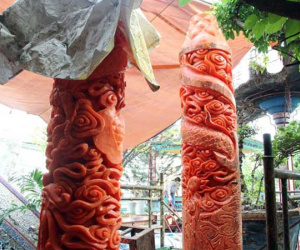 Dùng móng tay tạo hình rồng trên những cặp nến khủng nhất Việt Nam