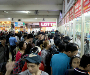 Giá vé xe Tết tăng cao nhất 60%, tàu còn 90.000 vé