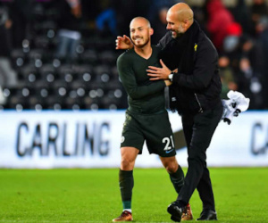 Guardiola: 'Man Utd vĩ đại, nhưng Man City là đội đầu tiên thắng liền 15 trận'