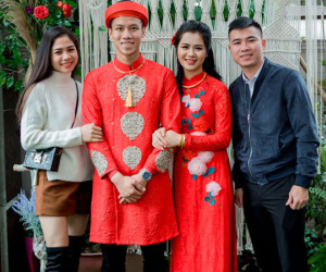 Hot boy Quế Ngọc Hải và vợ mặc màu đỏ trong lễ ăn hỏi