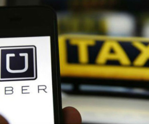 'Trận chiến' sân bay của taxi truyền thống và Uber, Grab