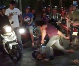 Nam thanh niên bị đánh gục sau khi đòi 'dùng tiền ném chết người', 'mua' công an