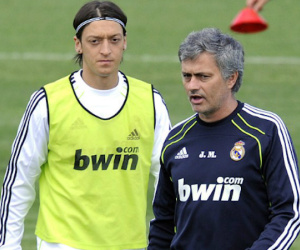 Ozil muốn tới Man Utd hơn Barca khi rời Arsenal