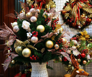 Thị trường đồ trang trí Noel: Xuất hiện nhiều món 'khủng' với giá tiền triệu vẫn hút khách