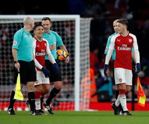 Alexis Sanchez - Mesut Ozil: Kẻ đứng sau cơn khô hạn của Arsenal