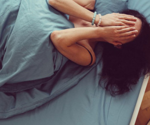 Bật khóc khi nghe lý do chồng không còn muốn ân ái vì ngày tôi sinh con, anh đã ở bên tôi