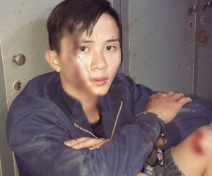 Cướp giật ở Sài Gòn đạp xe cảnh sát vào dải phân cách để tẩu thoát