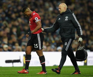 Man Utd trả giá đắt cho chiến thắng West Brom