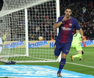 Messi đá hỏng phạt đền, nhưng Barca đại thắng Deportivo