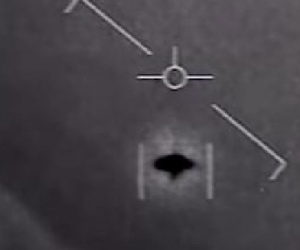 Video: Mỹ công bố video F-18 truy đuổi UFO trên Thái Bình Dương