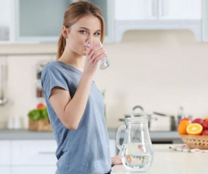 Uống 2 lít nước mỗi ngày, đừng cố gắng thực hiện